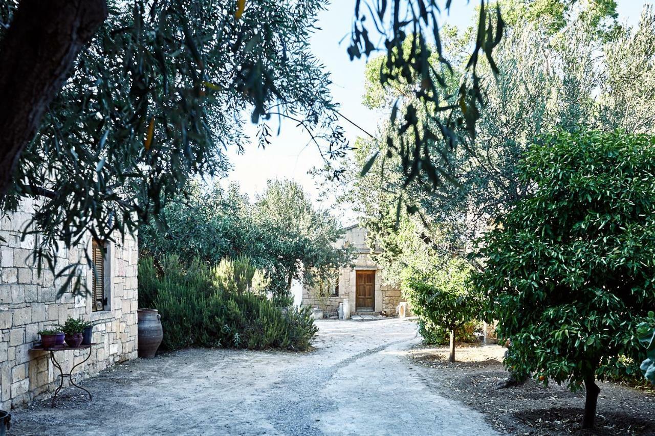 Nikolaou Art Residence Aegina Buitenkant foto